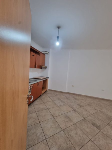 Shitet Apartament 2+1 
 ali dem