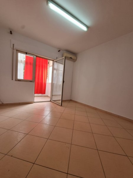 Shitet Apartament 2+1 
 ali dem