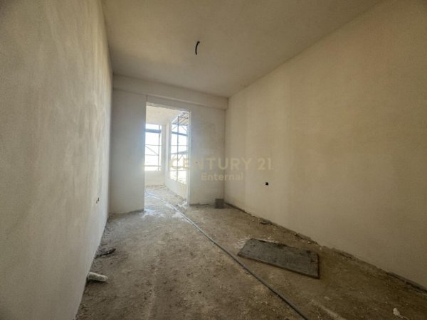 Apartament 2+1+2 per Shitje te Square 21