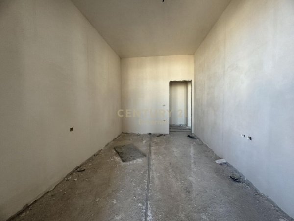 Apartament 2+1+2 per Shitje te Square 21