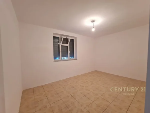 SHITET APARTAMENT 2+1 TE 21 DHJETORI RRUGA KAVAJES!