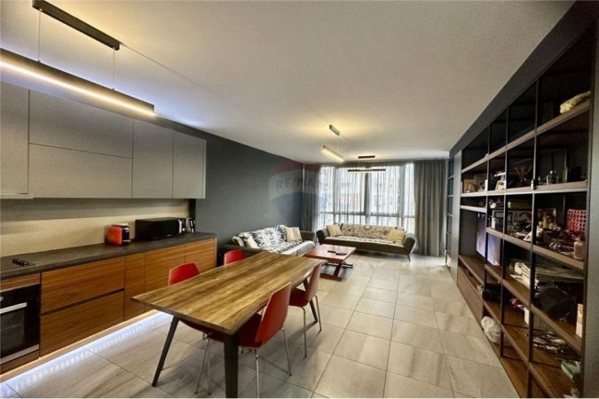 Shitet apartament 2+1+2