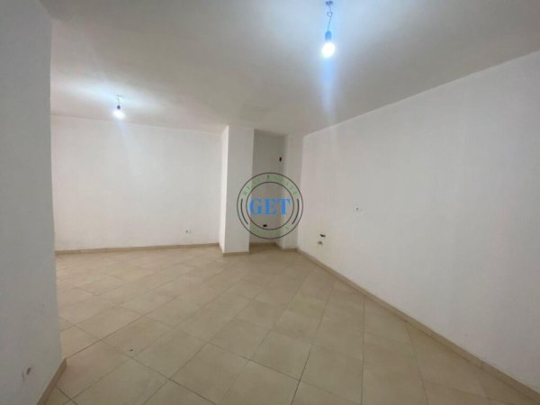 Shitet, Apartament 2+1+Depo, Stacioni i Trenit, Durres.