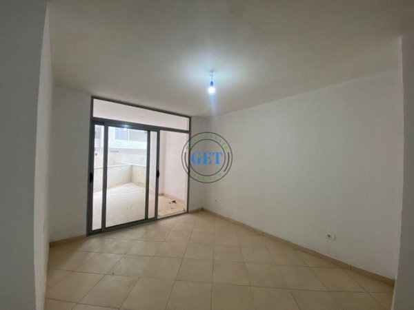 Shitet, Apartament 2+1+Depo, Stacioni i Trenit, Durres.