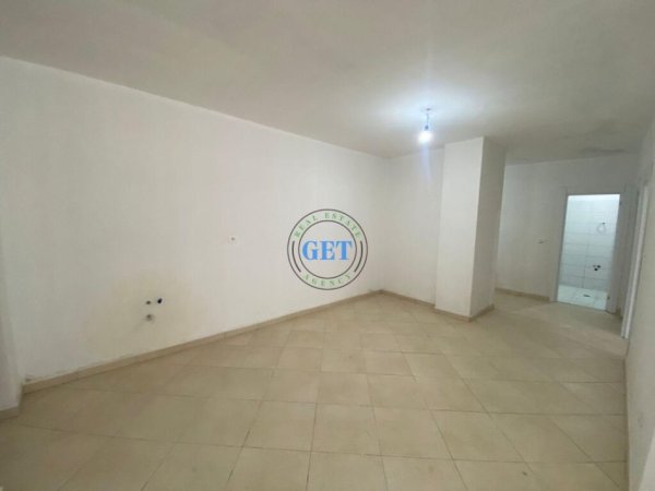 Shitet, Apartament 2+1+Depo, Stacioni i Trenit, Durres.