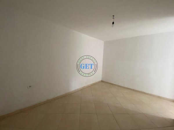 Shitet, Apartament 2+1+Depo, Stacioni i Trenit, Durres.