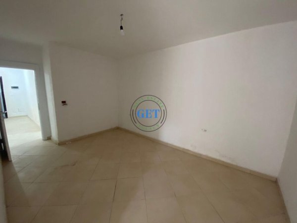 Shitet, Apartament 2+1+Depo, Stacioni i Trenit, Durres.