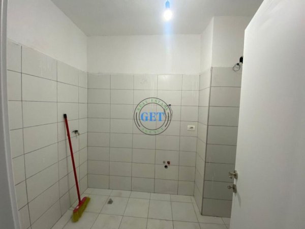 Shitet, Apartament 2+1+Depo, Stacioni i Trenit, Durres.