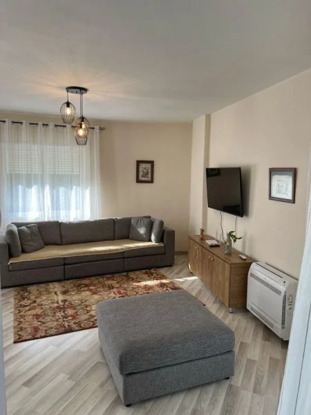 Tirane, Apartament me#Qira (Fresk)