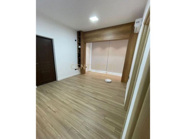 JEPET ME QERA APARTAMENT 2+1 PER ZYRA TEK RRUGA BARDHYL!