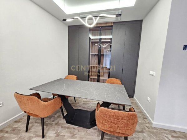 Apartament Luksoz 2+1+parkim me Qera