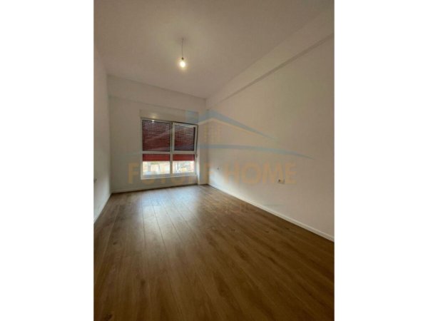 Qera, Apartament 1+1, Ali Demi, Tiranë.
320 €