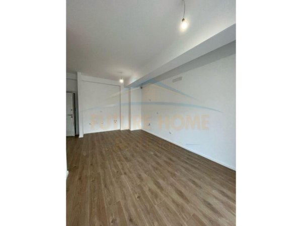 Qera, Apartament 1+1, Ali Demi, Tiranë.
320 €