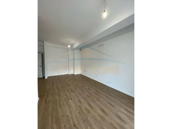 Qera, Apartament 1+1, Ali Demi, Tiranë.
320 €