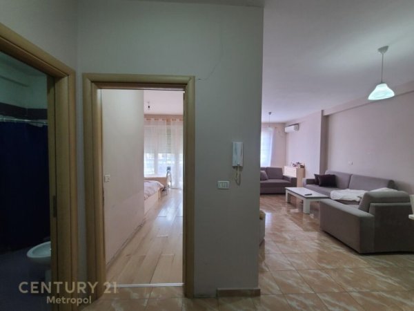 SHESIM APARTAMENT 1+1 PRANE ISH STACIONIT TE TRENIT / BULEVARDI I RI