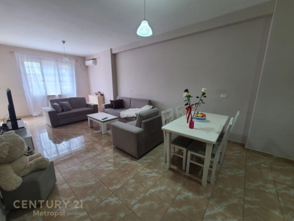 SHESIM APARTAMENT 1+1 PRANE ISH STACIONIT TE TRENIT / BULEVARDI I RI