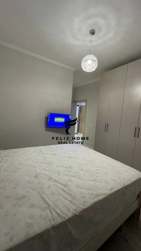 APARTAMENT ME QERA,RRUGA 4 DESHMORET,700 EURO.