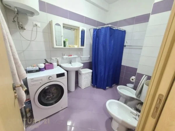 SHESIM APARTAMENT 1+1 PRANE ISH STACIONIT TE TRENIT / BULEVARDI I RI