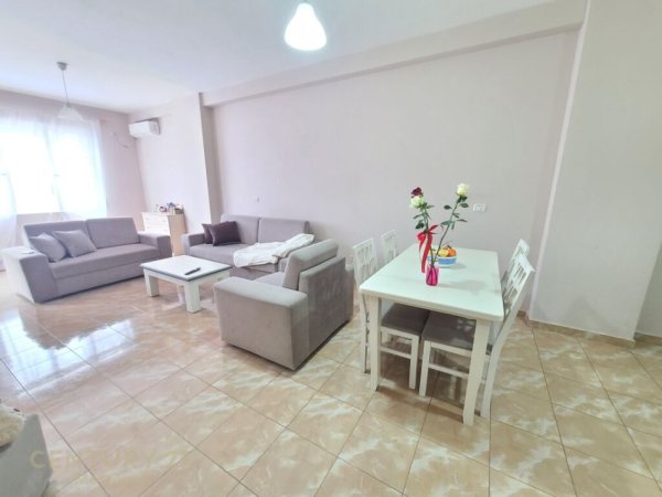 SHESIM APARTAMENT 1+1 PRANE ISH STACIONIT TE TRENIT / BULEVARDI I RI