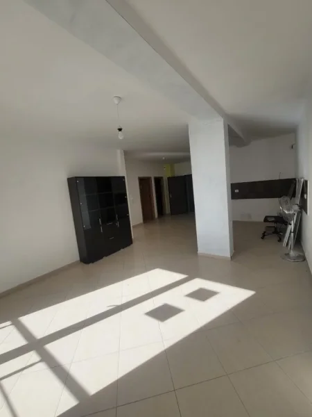 Jepet Shtepi  me qera,    ne Pallat i Ri 2+1  ID   11758