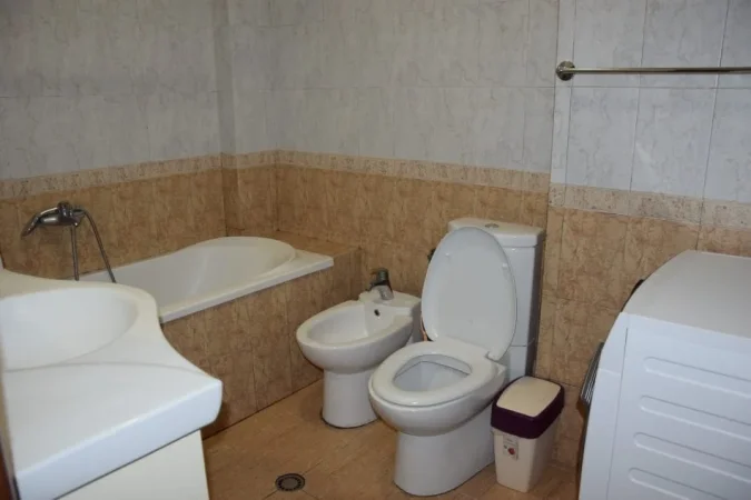 Jepet Shtepi  me qera,    ne Pallat i Ri 3+1      ID   11818