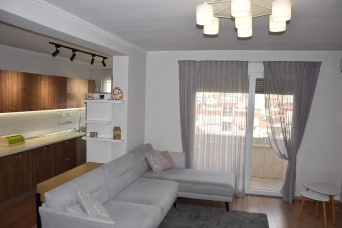 Jepet Shtepi  me qera,    ne Pallat i Ri 3+1      ID   11818