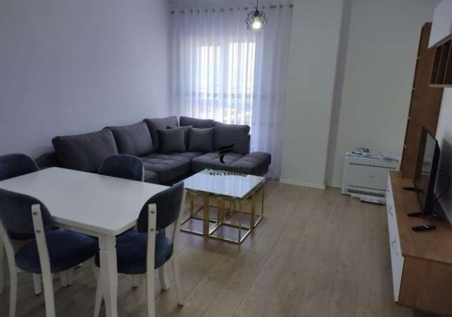 SHITET APARTAMENT,BULEVARDI BAJRAM CURRI,120.000 EURO.