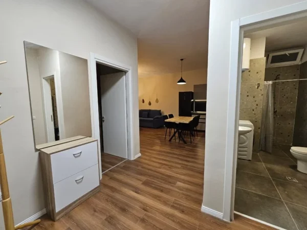 Jepet Shtepi  me qera,    ne Pallat i Ri 2+1  ID   11815