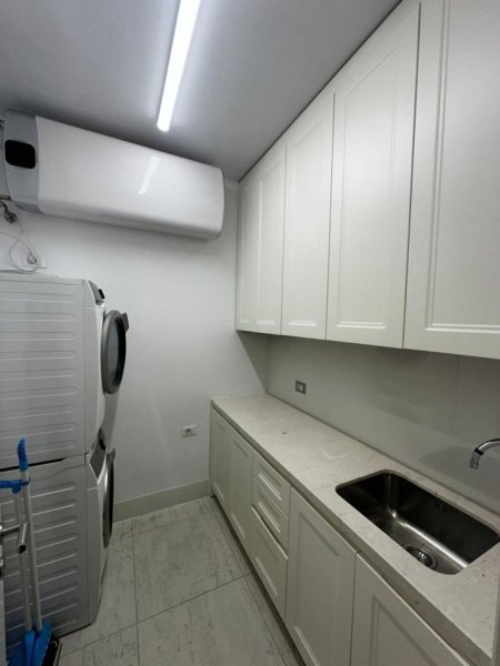 Apartament 3+1+2+2 Poste Parkimi me qera - Komuna e Parisit