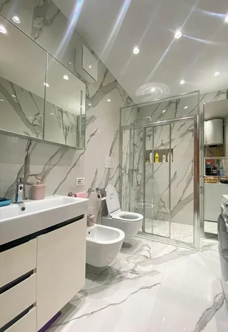 Jepet me qera super apartament 2+1+2 ne Bllok, prane Kuvendit