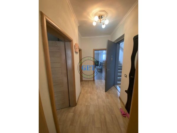 Jepet me qira Apartament 2+1 në Qendër të Durrësit