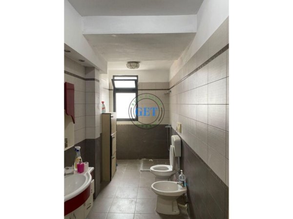 Jepet me qira Apartament 2+1 në Qendër të Durrësit