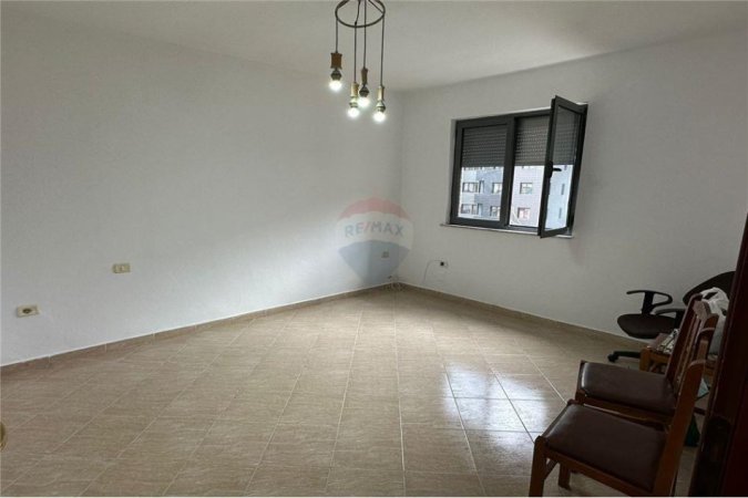 Jepet apartament 2+1 afer me Pazarin e Ri