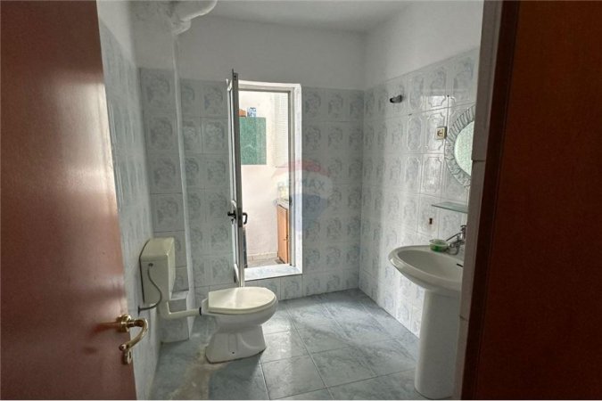 Jepet apartament 2+1 afer me Pazarin e Ri