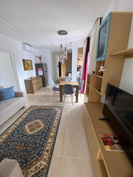 JAPIM ME QIRA APARTAMENT 1+1 PRANE ISH RESTORANT DURRESIT