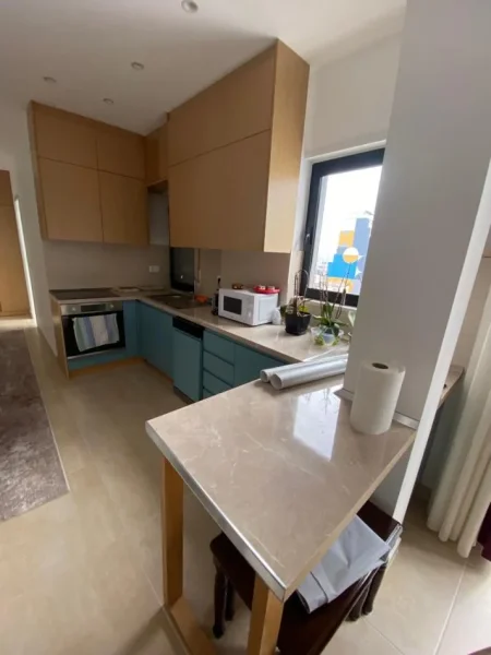 JAPIM ME QIRA APARTAMENT 1+1 PRANE ISH RESTORANT DURRESIT