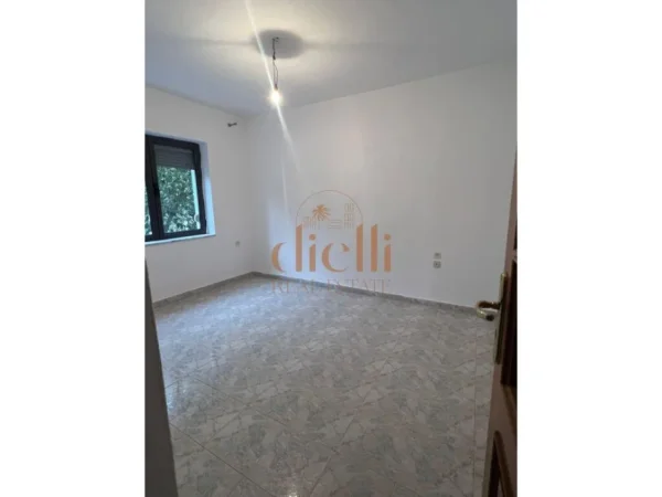 Apartament 3+1 Per Qira, ne Brryl, 450 Euro