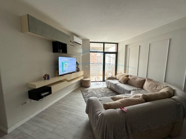 Shitet apartament 2+1 Unaza e re !