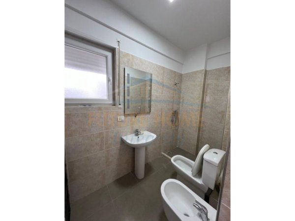 Qera, Apartament 2+1+2+ post parkimi Kopshti Botanik