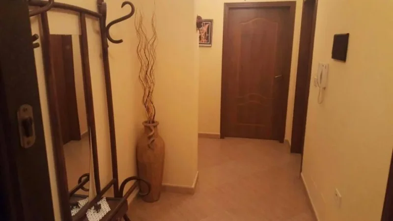 Shtepi me qera - Rruga Hoxha Tahsim