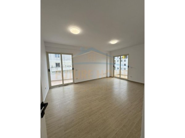 Shitet, Apartament 2+1, Yzberisht. UNA38809