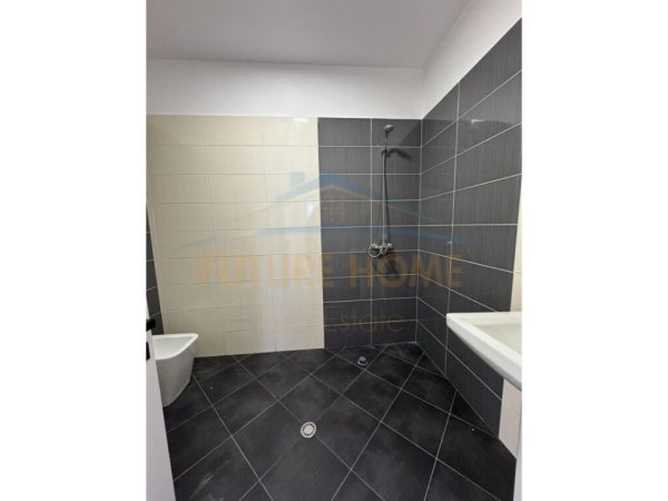 Shitet, Apartament 2+1, Yzberisht. UNA38809