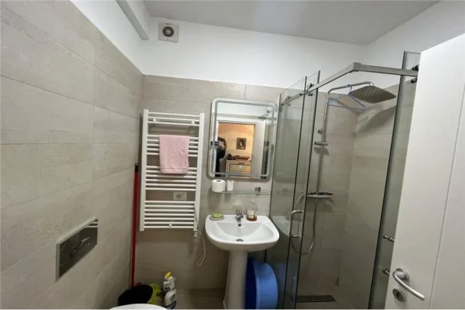 Apartament 2+1+2 me Qera, Rruga e Elbassanit
