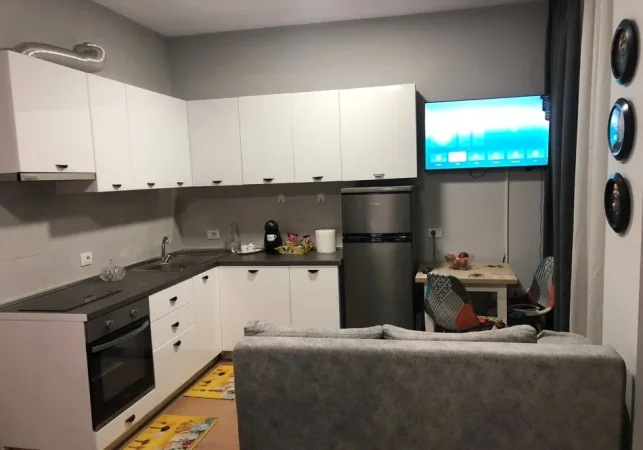 Jepet apartament me qera te farmacia 10