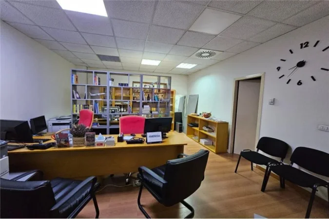 Dyqan - Në Shitje - Qendër, Shqipëri
Dyqan ne shitje tek Torre Drini!