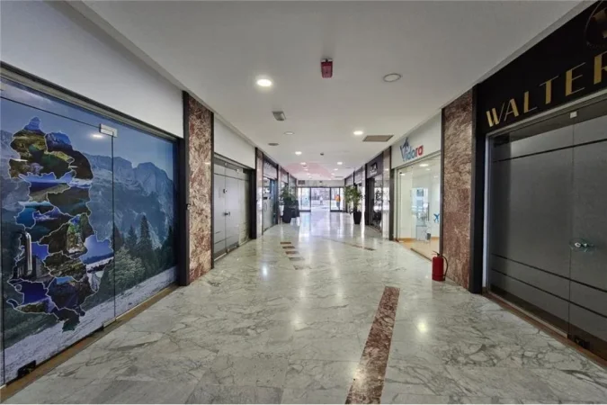 Dyqan - Në Shitje - Qendër, Shqipëri
Dyqan ne shitje tek Torre Drini!