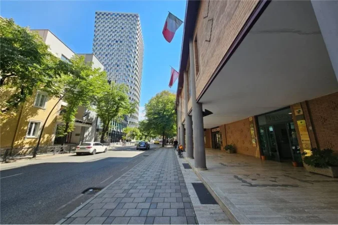 Dyqan - Në Shitje - Qendër, Shqipëri
Dyqan ne shitje tek Torre Drini!