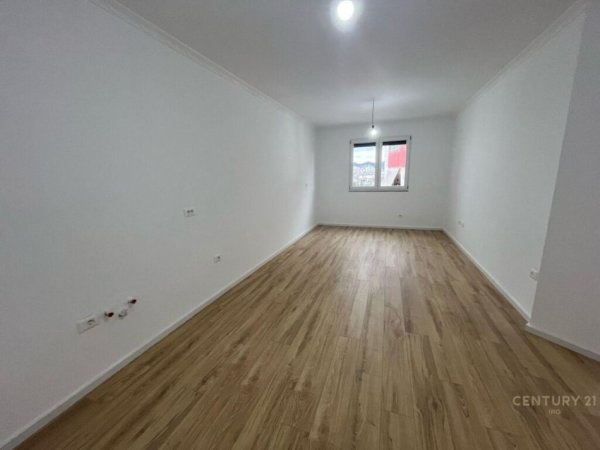 SHITET APARTAMENT 1+1 TEK XHAMIA TABAKEVE,RRUGA ELBASANIT!