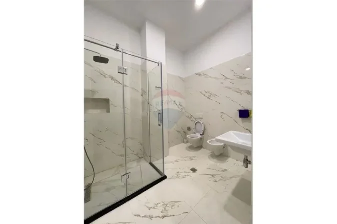 Apartament - Me Qira - Liqeni i Thatë, Shqipëri
Jepet me qera Apartament 1+1 tek Liqeni i Thate