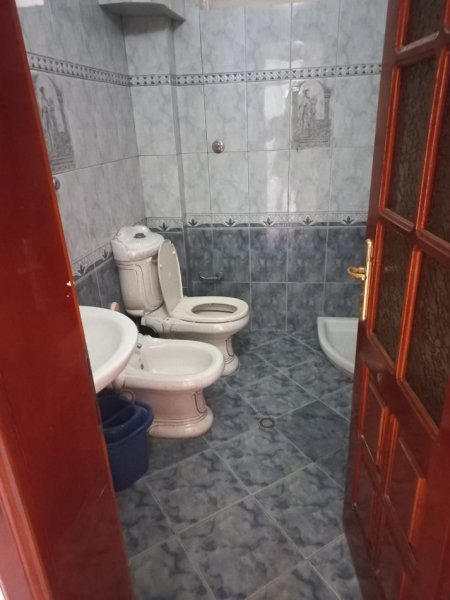 JAPIM ME QIRA APARTAMENT 3+1 TEK 21 DHJETORI  PER ZYRA